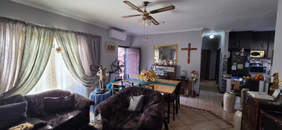 3 Bedroom Property for Sale in Beaconsfield Northern Cape
